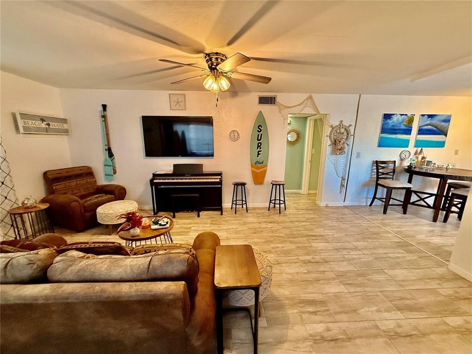 For Rent: $1,750 (3 beds, 2 baths, 1305 Square Feet)