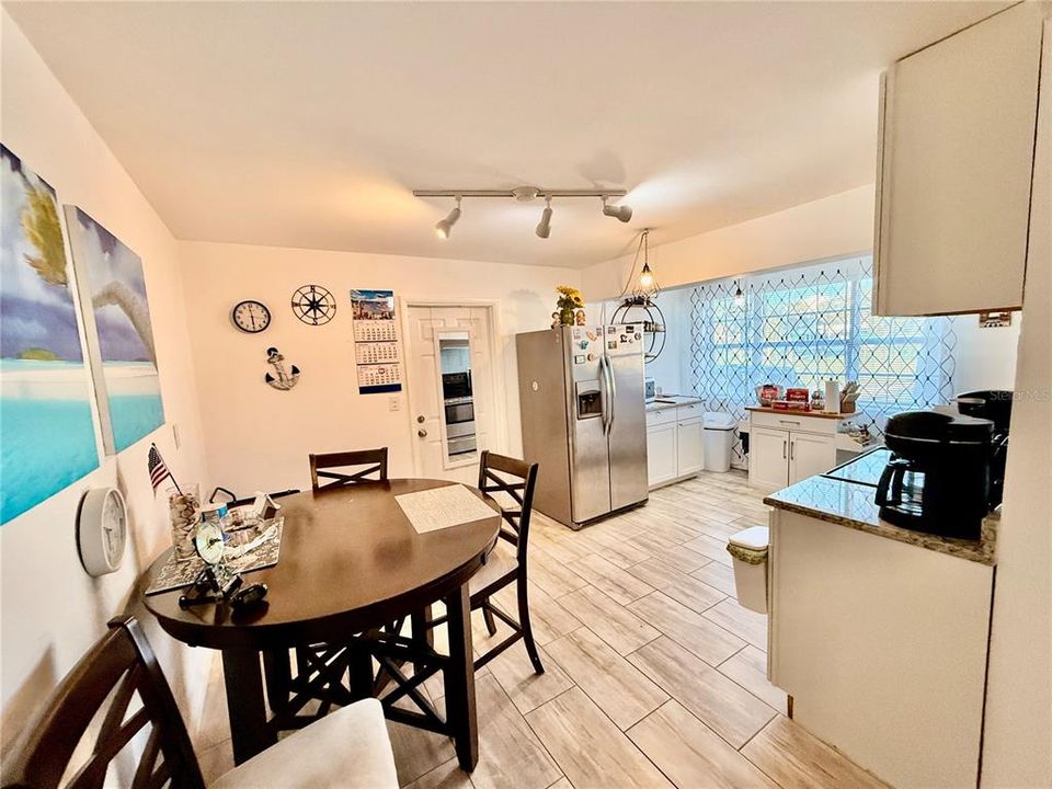 For Rent: $1,750 (3 beds, 2 baths, 1305 Square Feet)