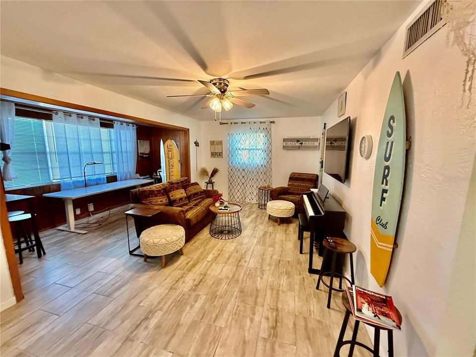 For Rent: $1,750 (3 beds, 2 baths, 1305 Square Feet)