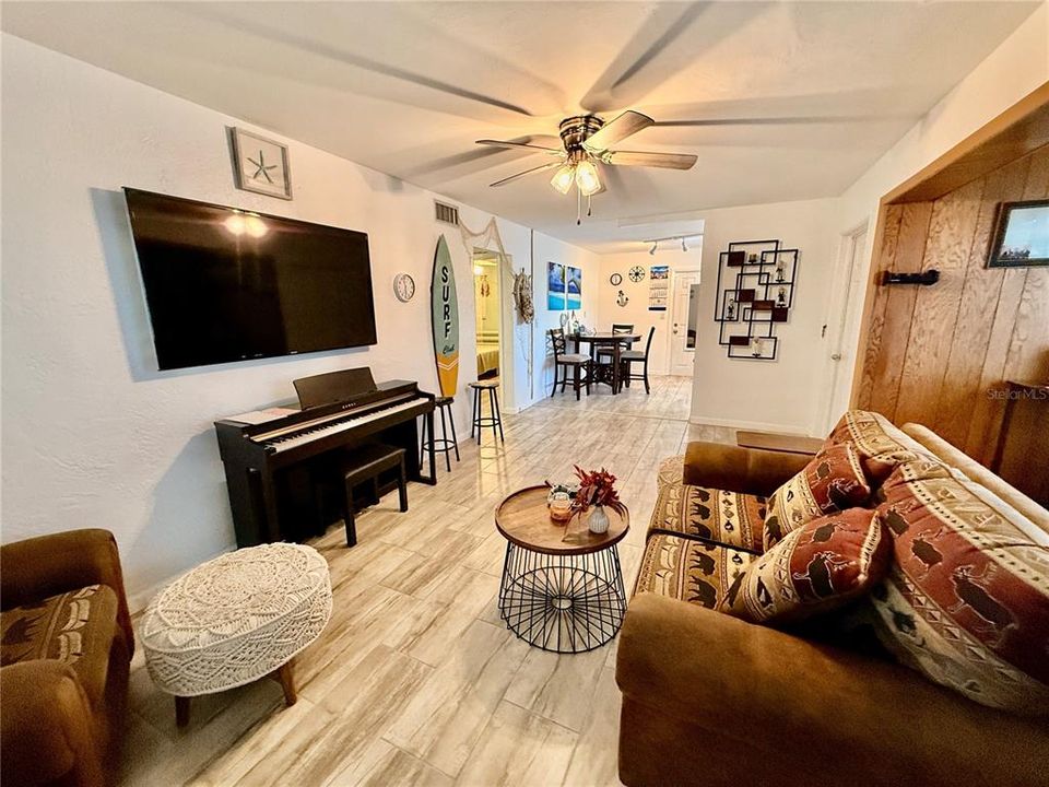 For Rent: $1,750 (3 beds, 2 baths, 1305 Square Feet)