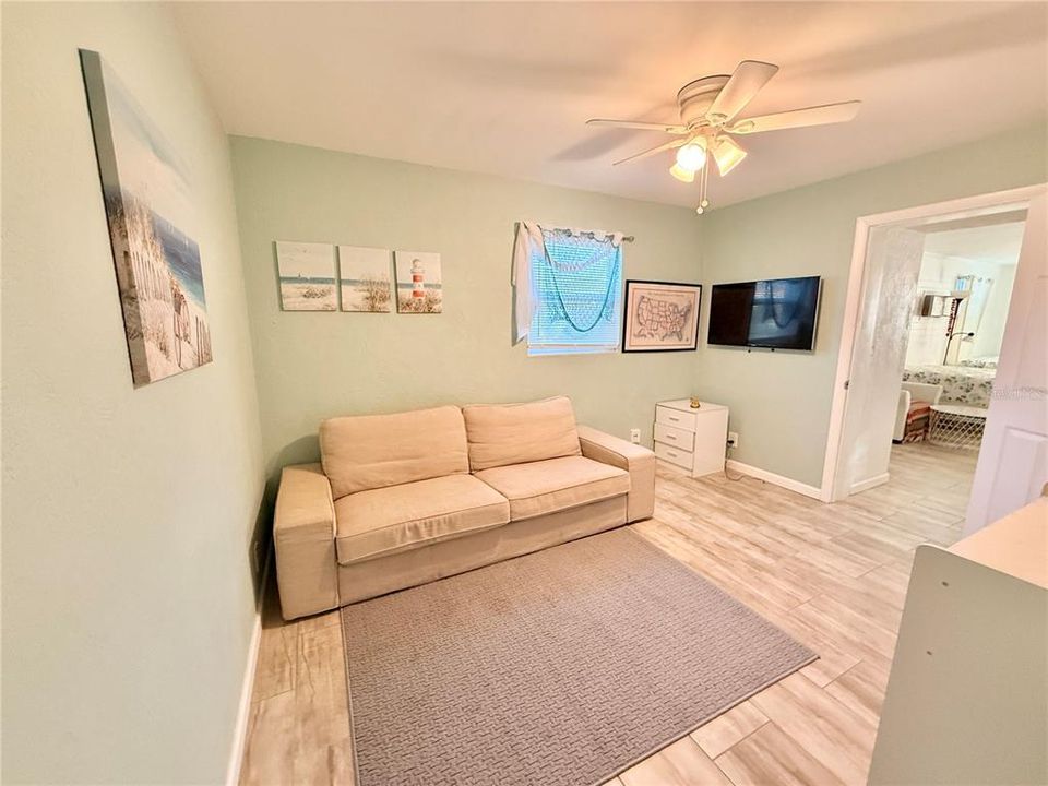 For Rent: $1,750 (3 beds, 2 baths, 1305 Square Feet)