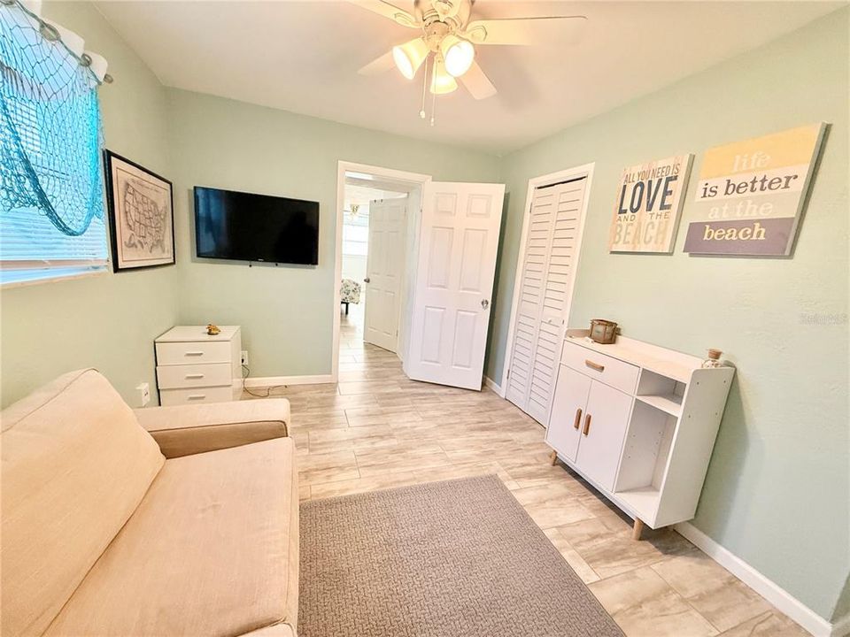 For Rent: $1,750 (3 beds, 2 baths, 1305 Square Feet)