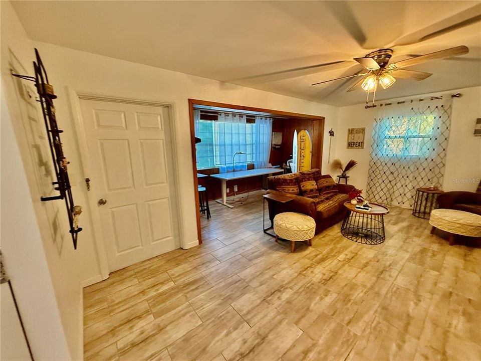 For Rent: $1,750 (3 beds, 2 baths, 1305 Square Feet)