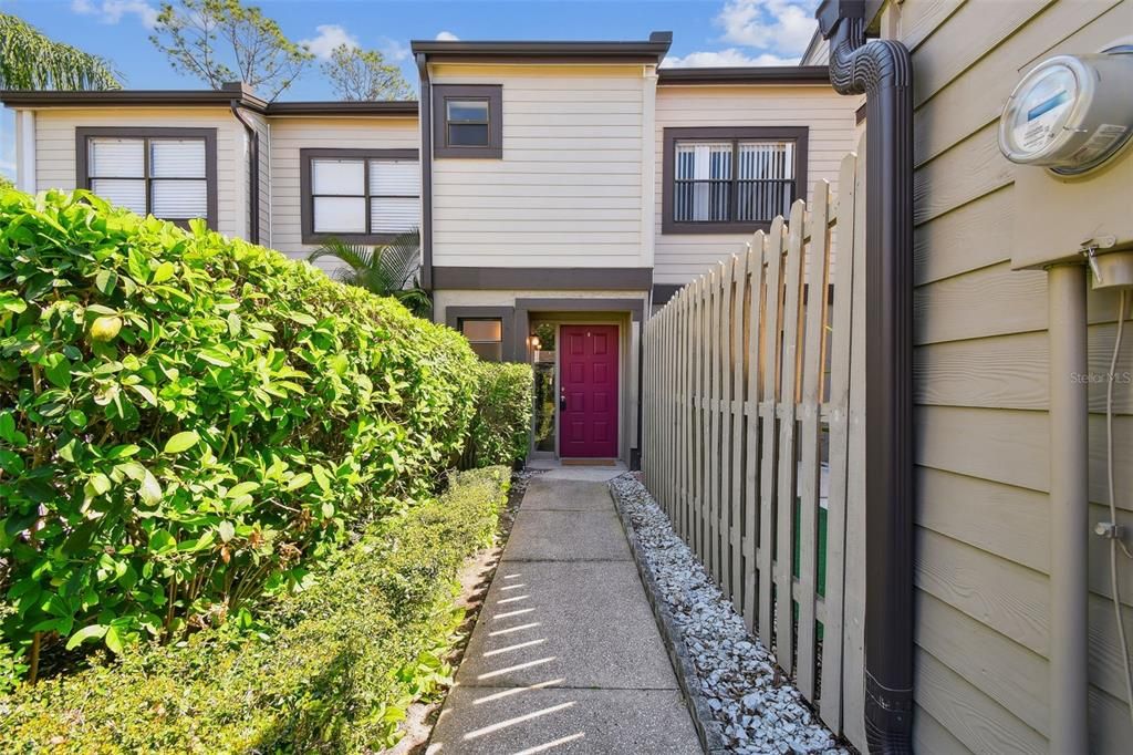 Под контрактом: $1,600 (2 спален, 2 ванн, 1200 Квадратных фут)