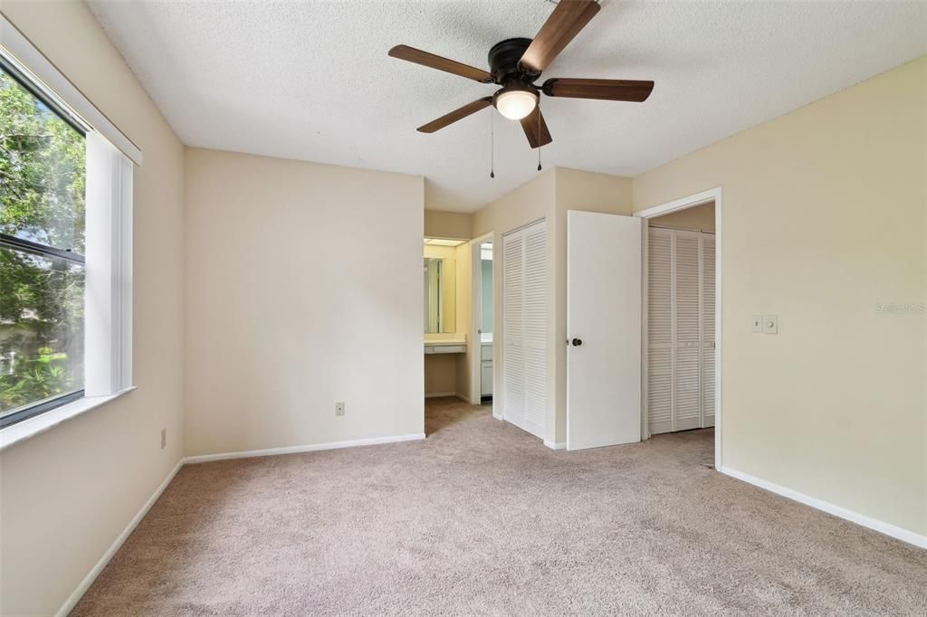 Под контрактом: $1,600 (2 спален, 2 ванн, 1200 Квадратных фут)