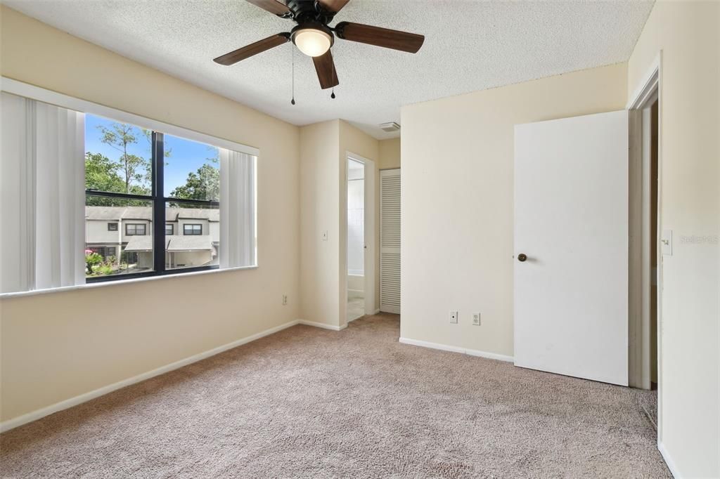 Под контрактом: $1,600 (2 спален, 2 ванн, 1200 Квадратных фут)