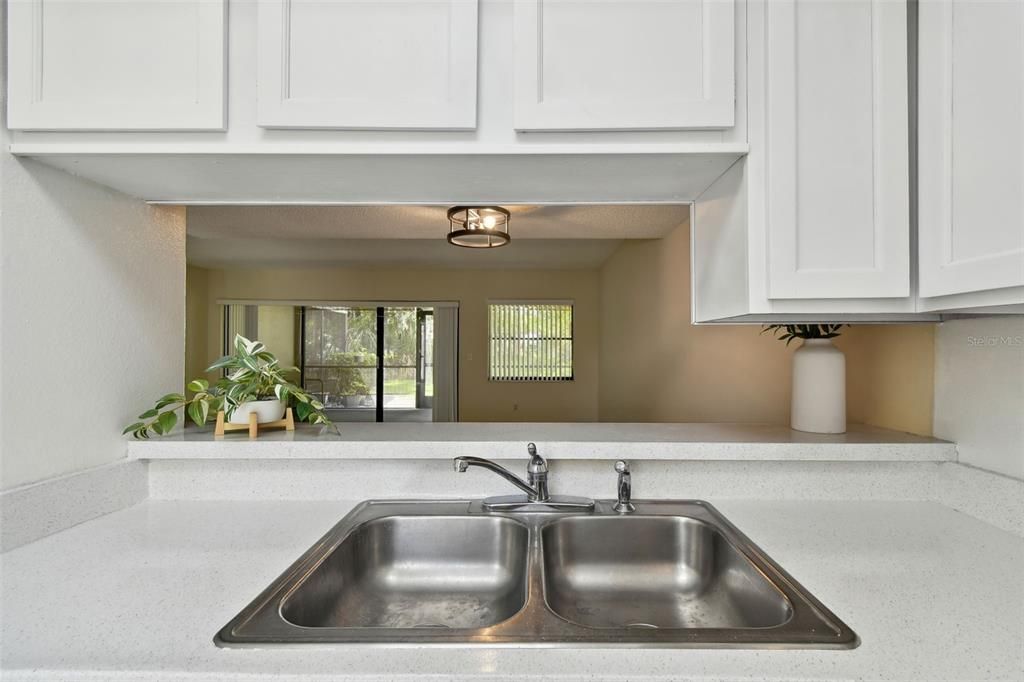 Под контрактом: $1,600 (2 спален, 2 ванн, 1200 Квадратных фут)