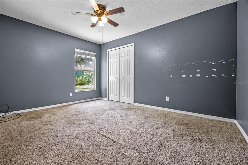 合同活跃: $315,000 (4 贝兹, 2 浴室, 1820 平方英尺)