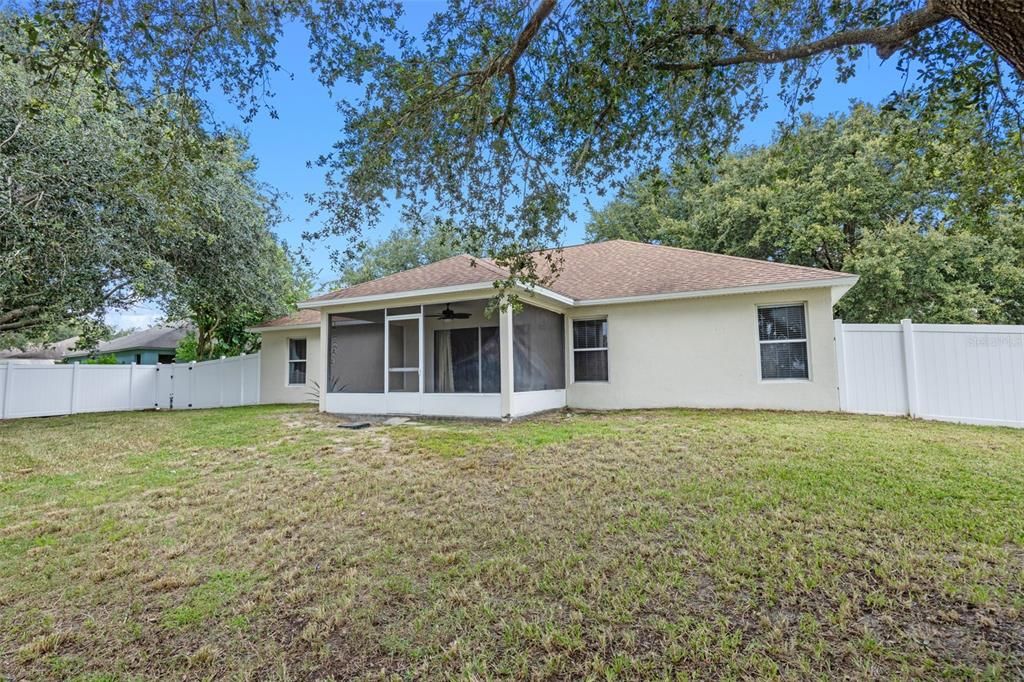 合同活跃: $315,000 (4 贝兹, 2 浴室, 1820 平方英尺)