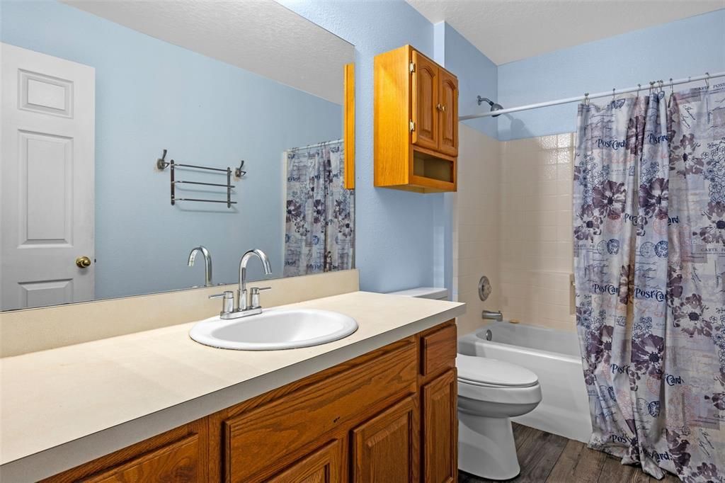 合同活跃: $315,000 (4 贝兹, 2 浴室, 1820 平方英尺)