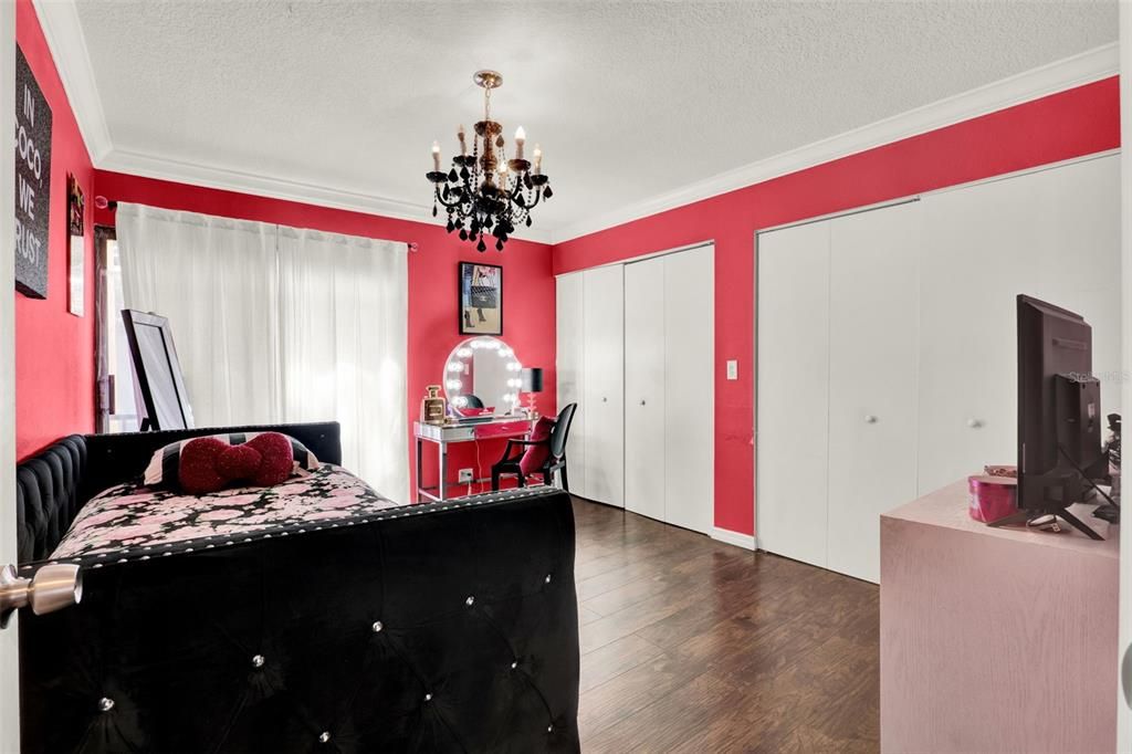 Active With Contract: $159,999 (3 beds, 2 baths, 1187 Square Feet)