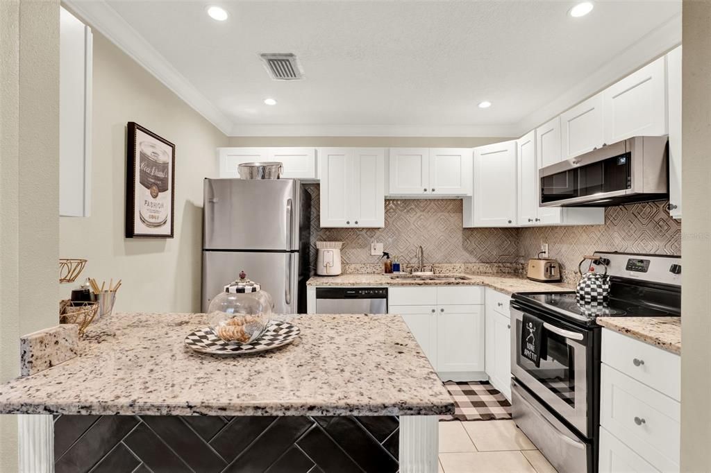 Active With Contract: $159,999 (3 beds, 2 baths, 1187 Square Feet)