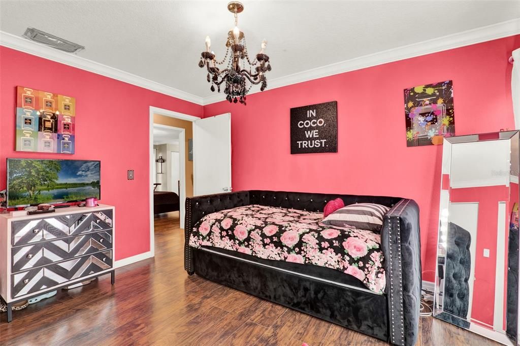 Active With Contract: $159,999 (3 beds, 2 baths, 1187 Square Feet)