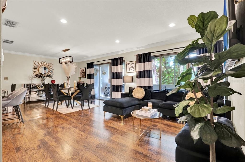 Active With Contract: $159,999 (3 beds, 2 baths, 1187 Square Feet)