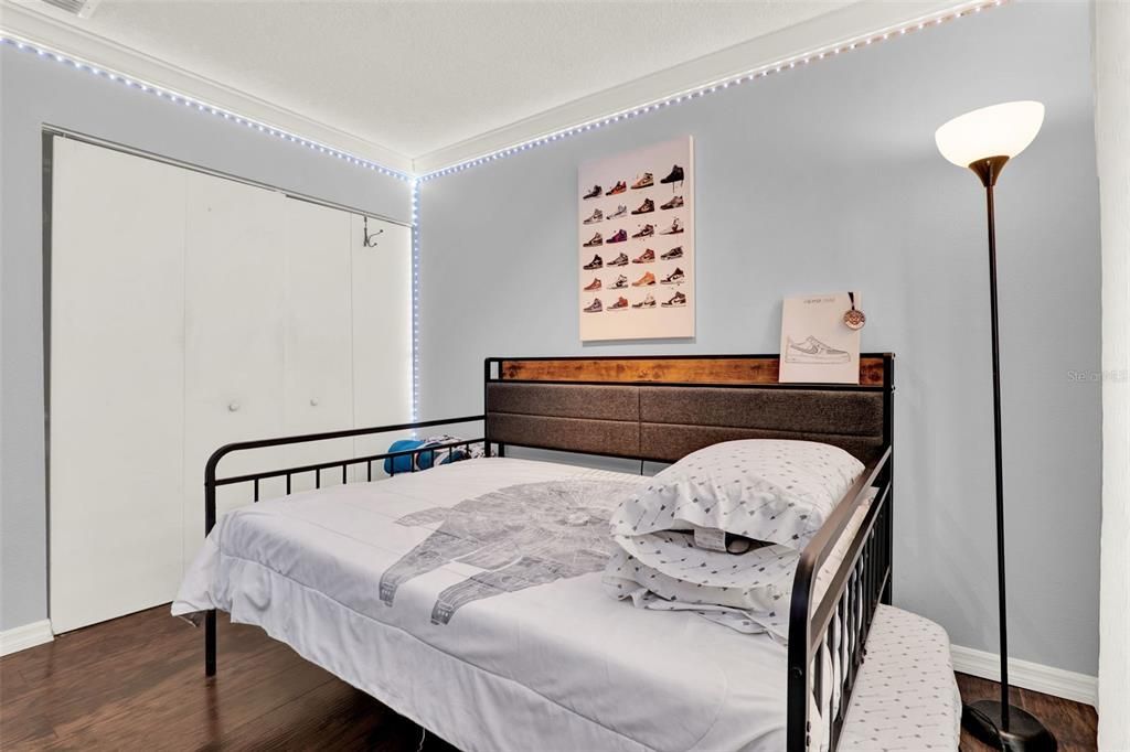 Active With Contract: $159,999 (3 beds, 2 baths, 1187 Square Feet)