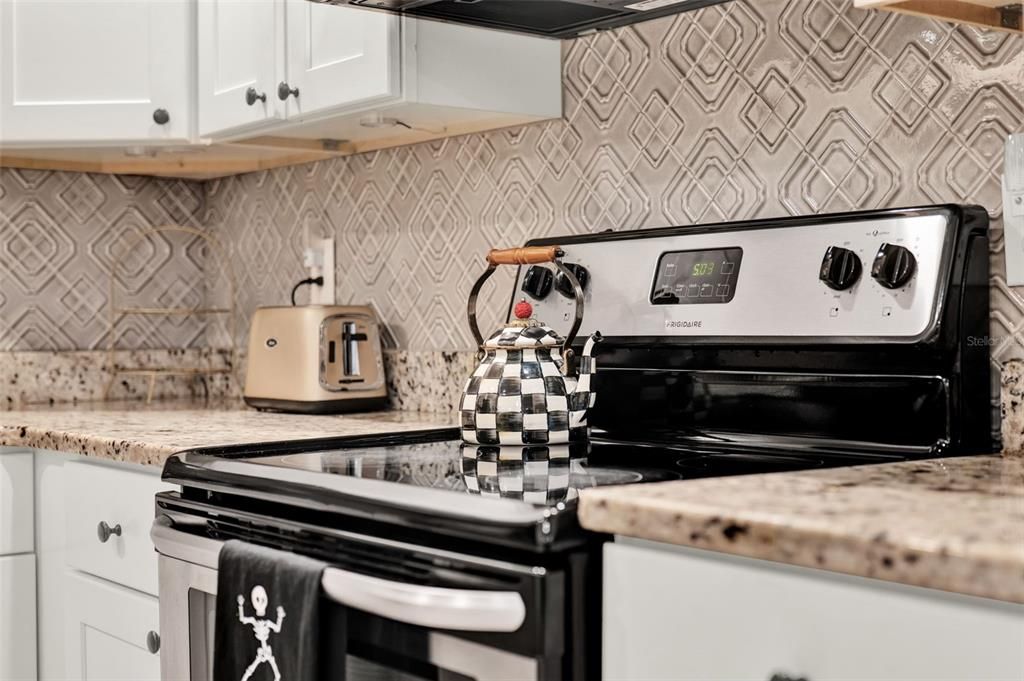 Active With Contract: $159,999 (3 beds, 2 baths, 1187 Square Feet)