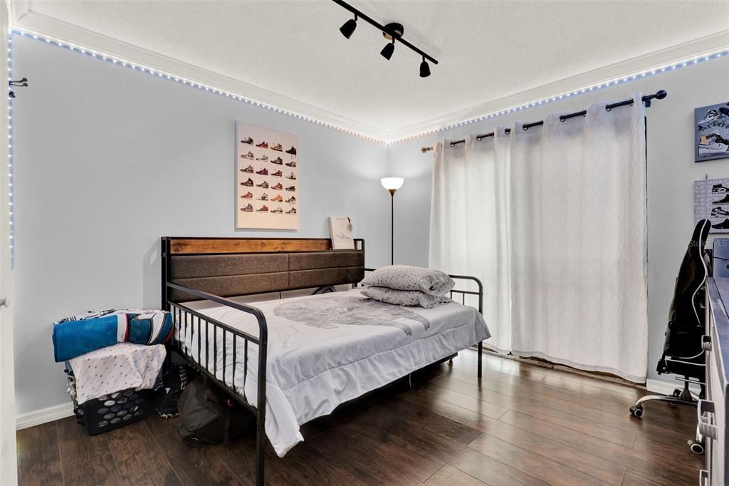 Active With Contract: $159,999 (3 beds, 2 baths, 1187 Square Feet)