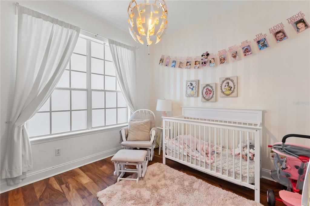 Под контрактом: $679,900 (5 спален, 3 ванн, 3072 Квадратных фут)