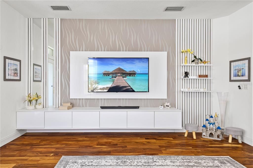 Под контрактом: $679,900 (5 спален, 3 ванн, 3072 Квадратных фут)