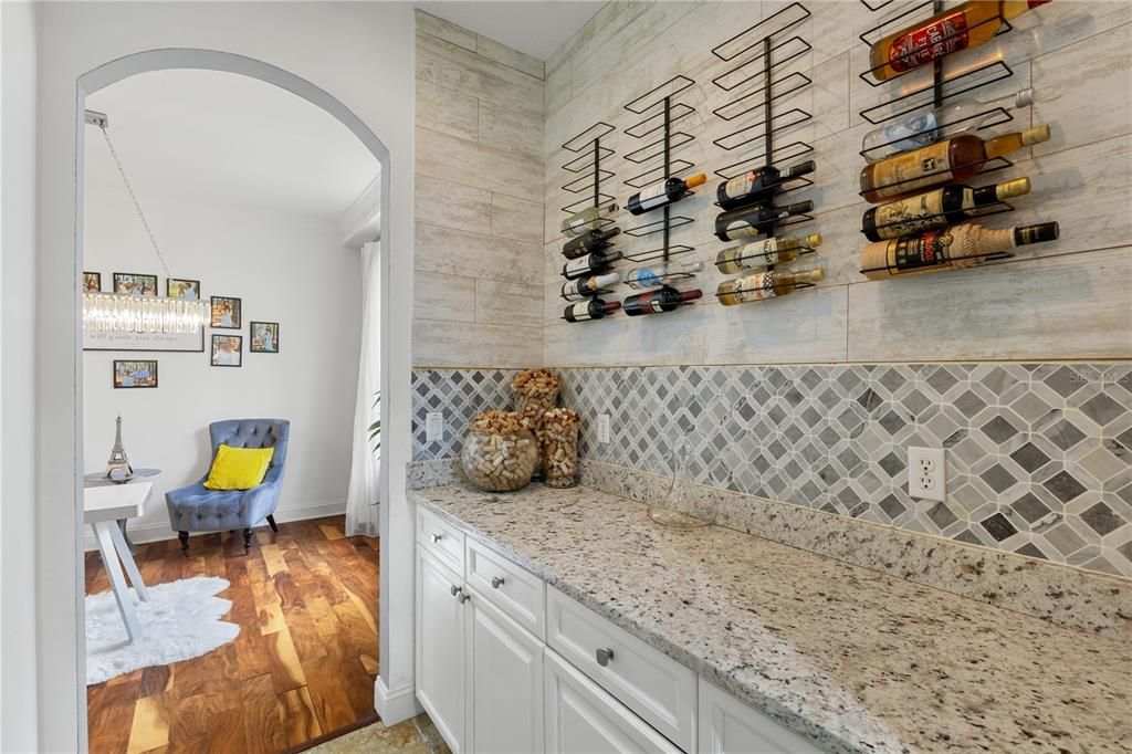 Под контрактом: $679,900 (5 спален, 3 ванн, 3072 Квадратных фут)