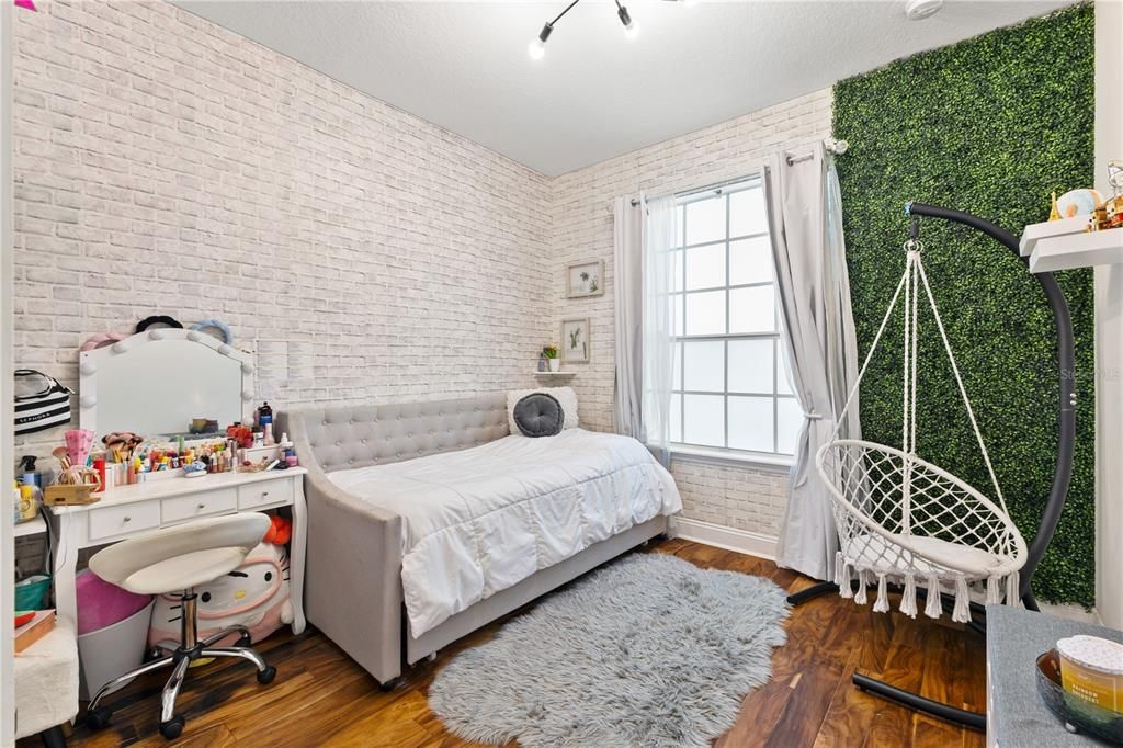 Под контрактом: $679,900 (5 спален, 3 ванн, 3072 Квадратных фут)