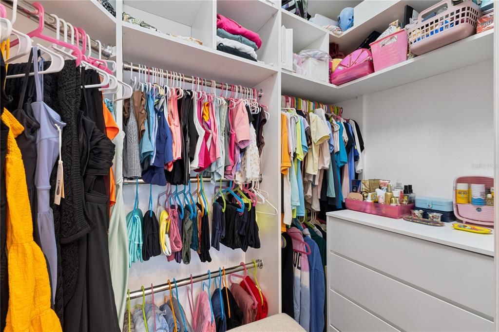 Под контрактом: $679,900 (5 спален, 3 ванн, 3072 Квадратных фут)