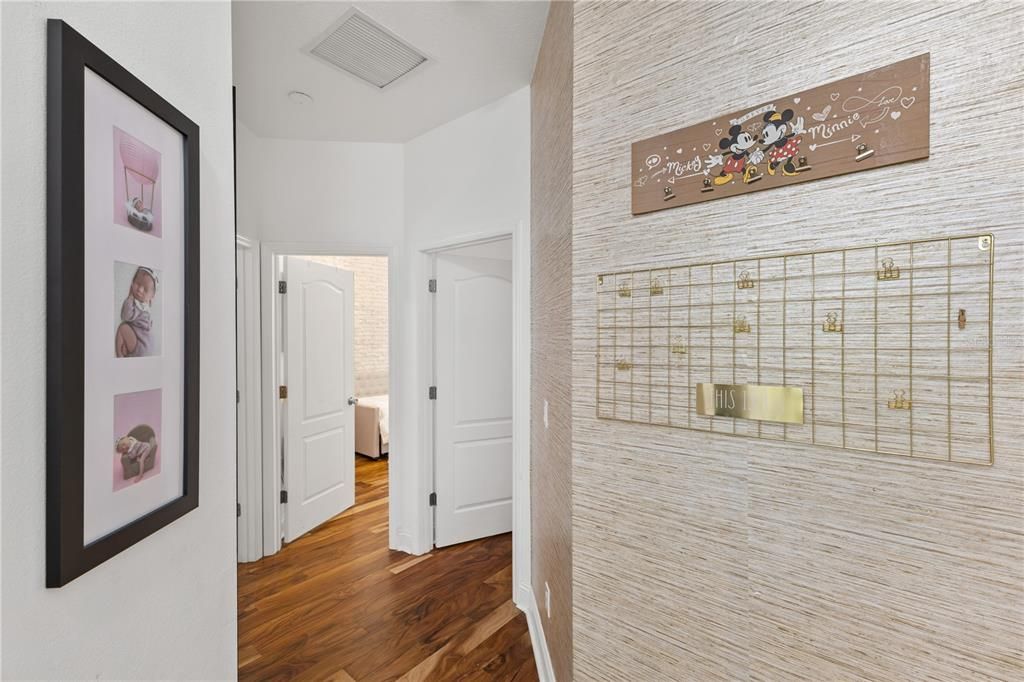 Под контрактом: $679,900 (5 спален, 3 ванн, 3072 Квадратных фут)