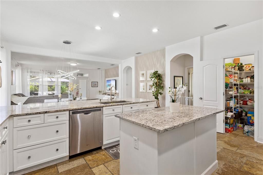 Под контрактом: $679,900 (5 спален, 3 ванн, 3072 Квадратных фут)