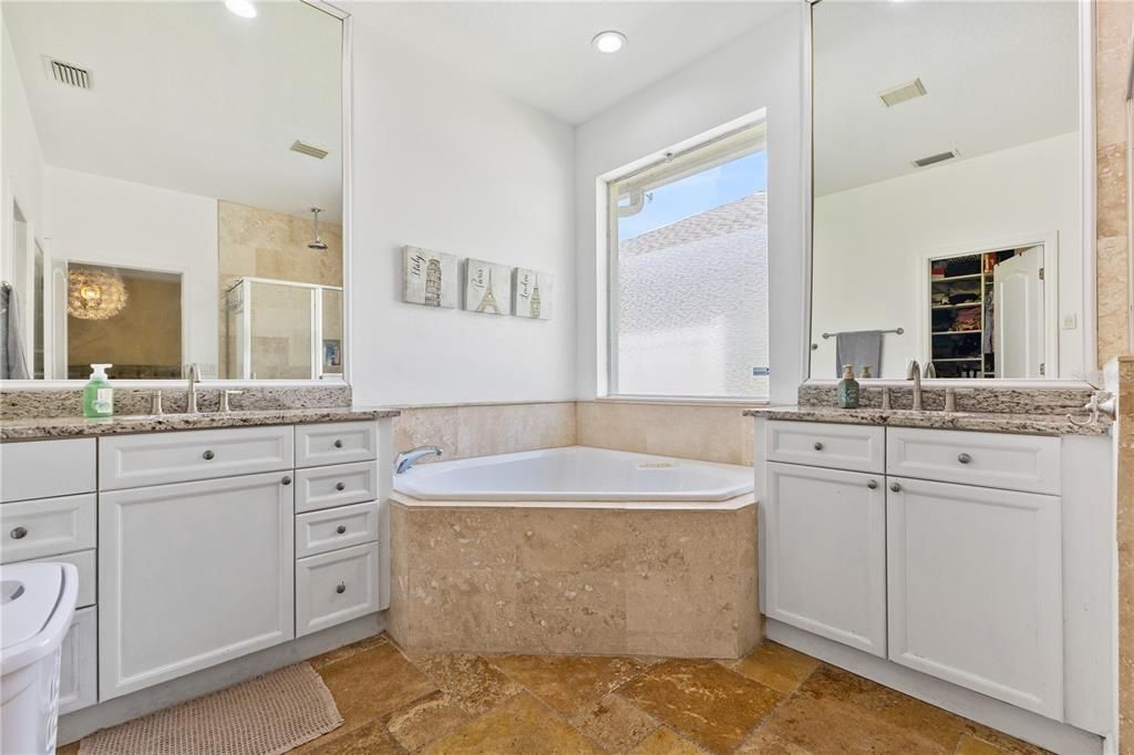 Под контрактом: $679,900 (5 спален, 3 ванн, 3072 Квадратных фут)