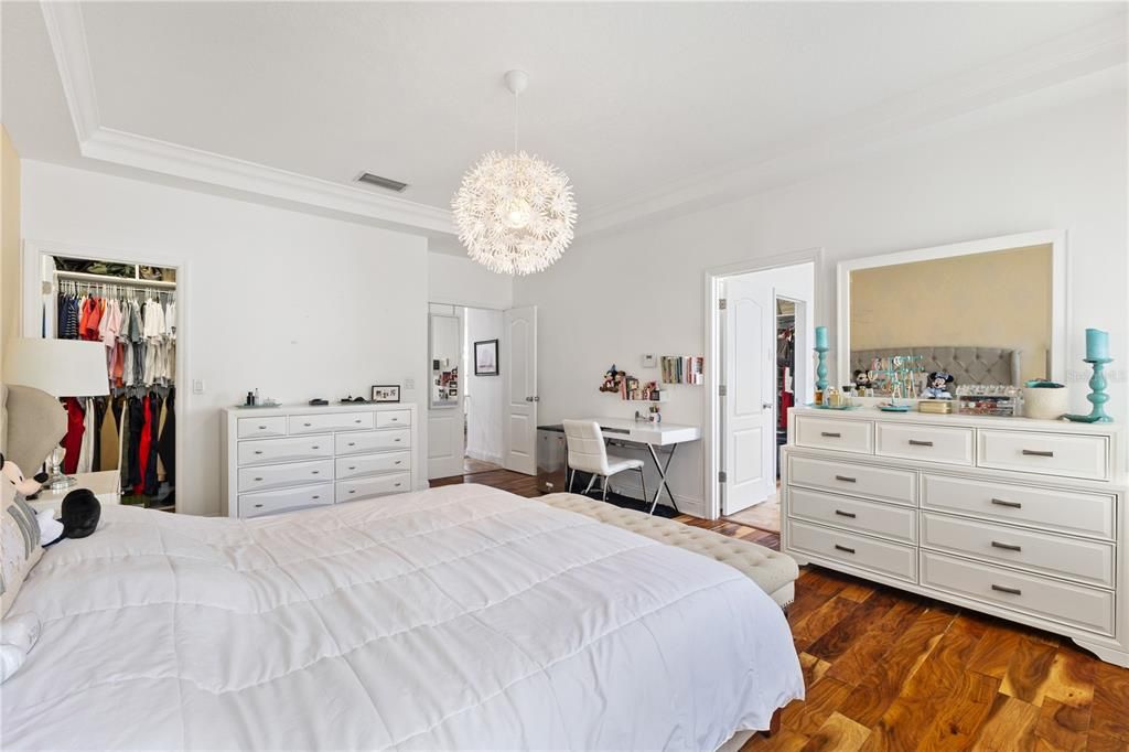 Под контрактом: $679,900 (5 спален, 3 ванн, 3072 Квадратных фут)