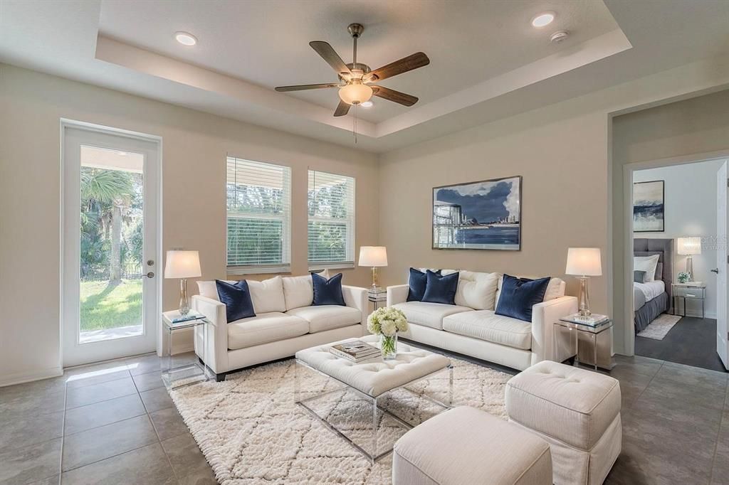 Под контрактом: $324,900 (3 спален, 2 ванн, 1620 Квадратных фут)