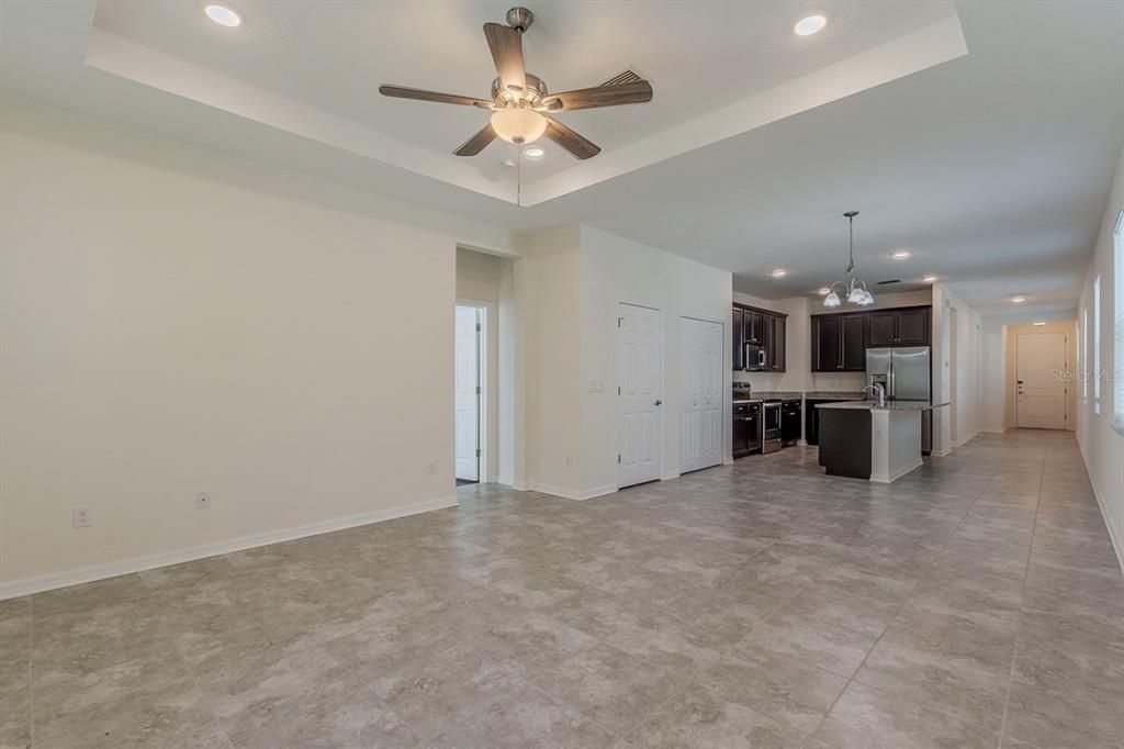 Под контрактом: $324,900 (3 спален, 2 ванн, 1620 Квадратных фут)