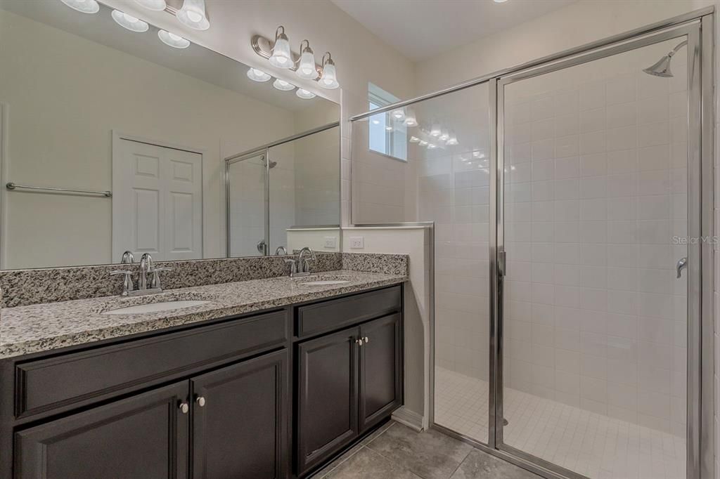 Под контрактом: $324,900 (3 спален, 2 ванн, 1620 Квадратных фут)