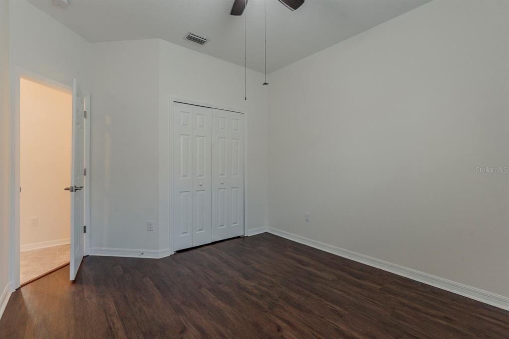 Под контрактом: $324,900 (3 спален, 2 ванн, 1620 Квадратных фут)