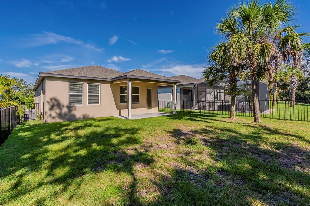 Под контрактом: $324,900 (3 спален, 2 ванн, 1620 Квадратных фут)