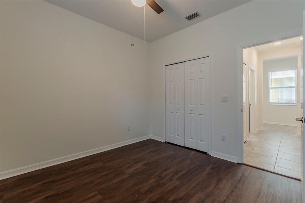 Под контрактом: $324,900 (3 спален, 2 ванн, 1620 Квадратных фут)