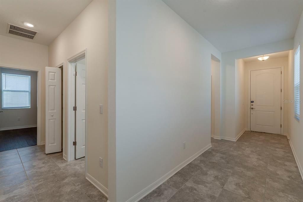 Под контрактом: $324,900 (3 спален, 2 ванн, 1620 Квадратных фут)