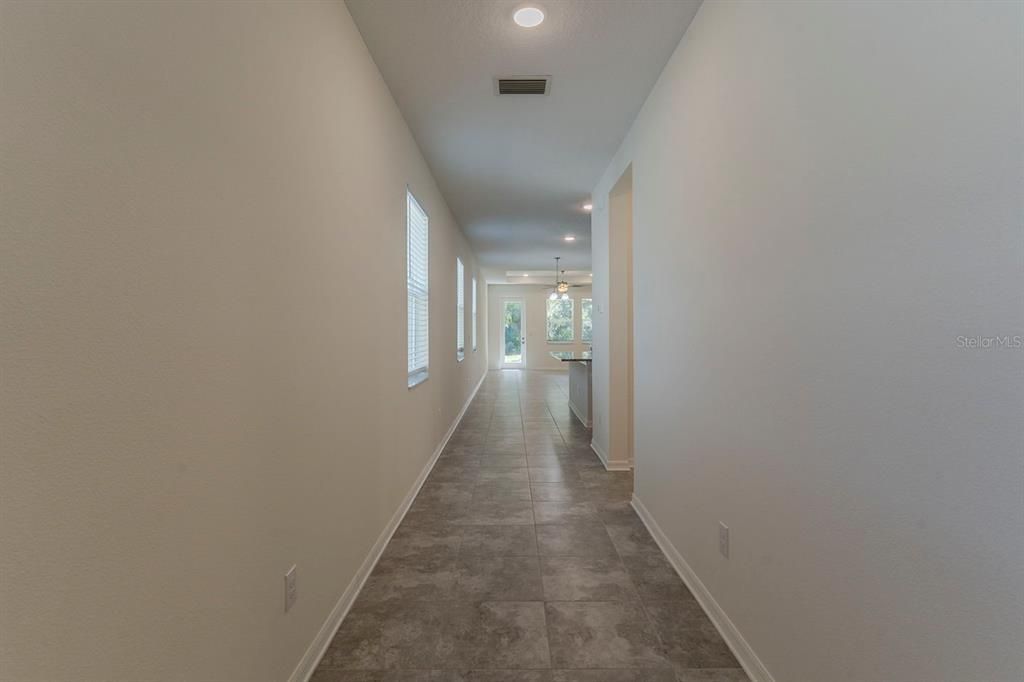 Под контрактом: $324,900 (3 спален, 2 ванн, 1620 Квадратных фут)