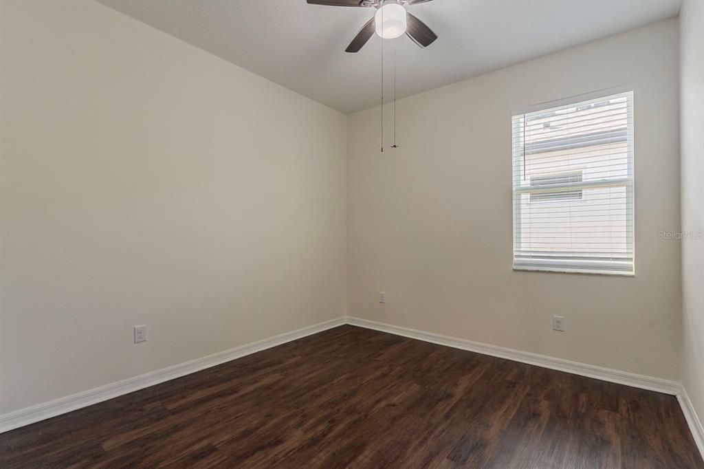 Под контрактом: $324,900 (3 спален, 2 ванн, 1620 Квадратных фут)