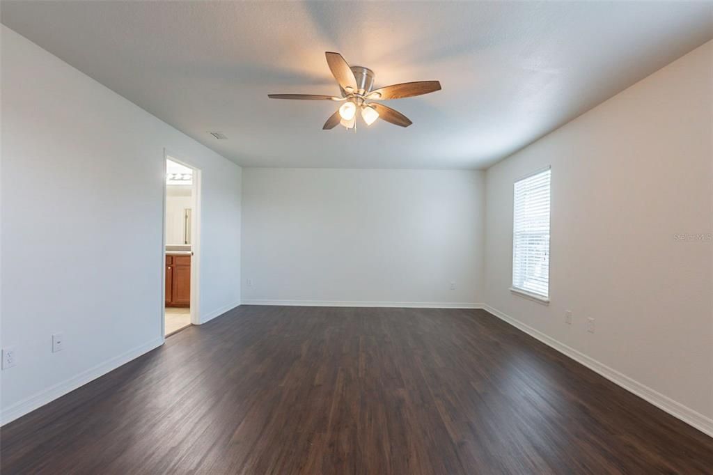 For Sale: $324,900 (4 beds, 2 baths, 2486 Square Feet)