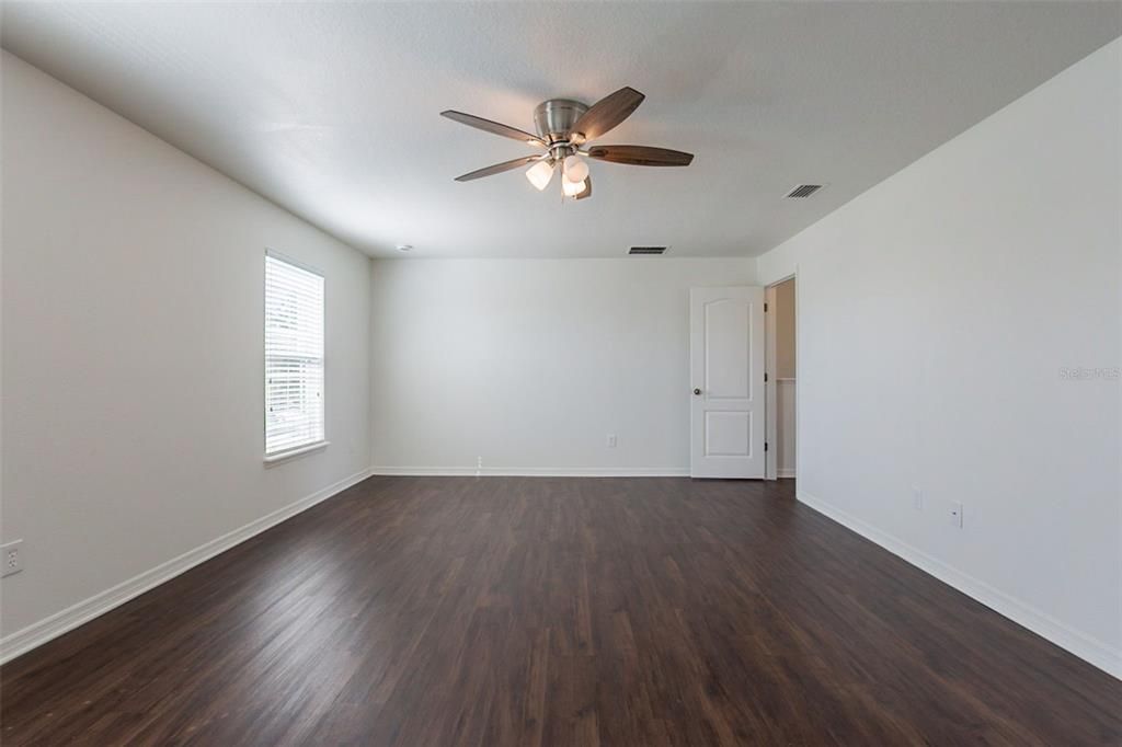 For Sale: $324,900 (4 beds, 2 baths, 2486 Square Feet)