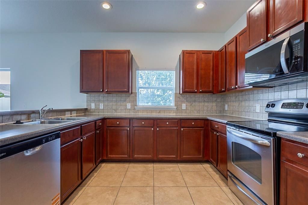 For Sale: $324,900 (4 beds, 2 baths, 2486 Square Feet)