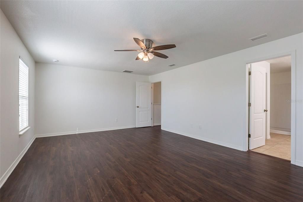 For Sale: $324,900 (4 beds, 2 baths, 2486 Square Feet)