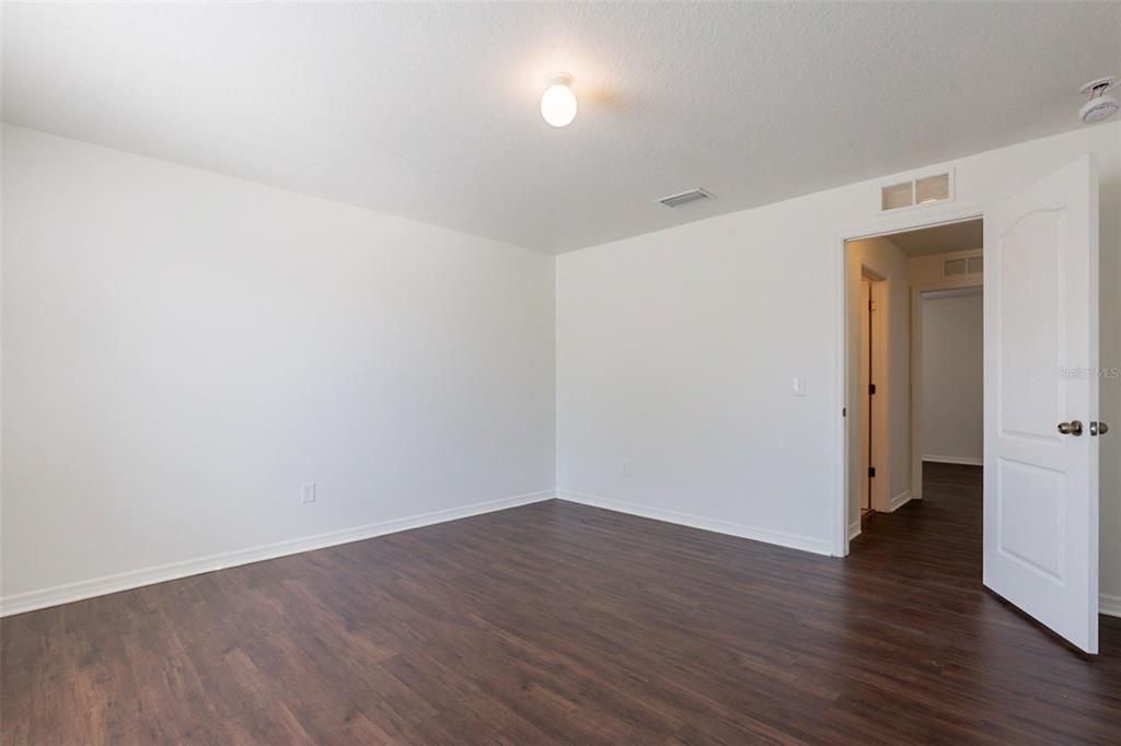 For Sale: $324,900 (4 beds, 2 baths, 2486 Square Feet)