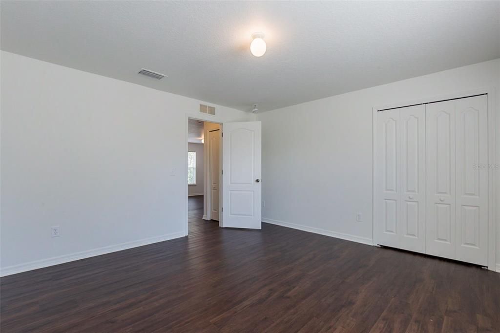 For Sale: $324,900 (4 beds, 2 baths, 2486 Square Feet)