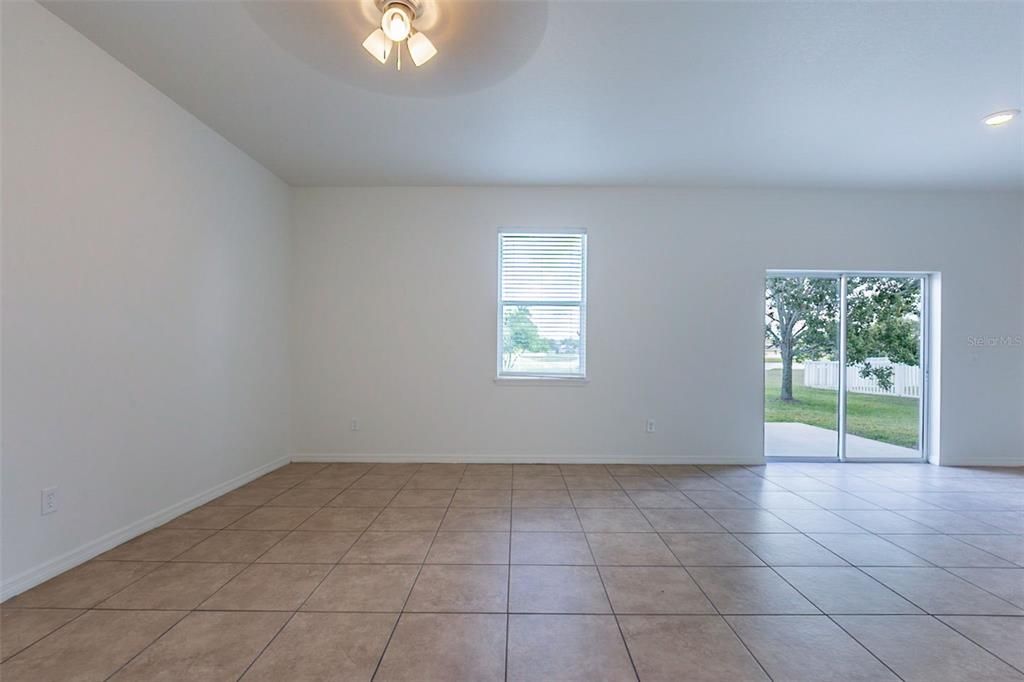 For Sale: $324,900 (4 beds, 2 baths, 2486 Square Feet)