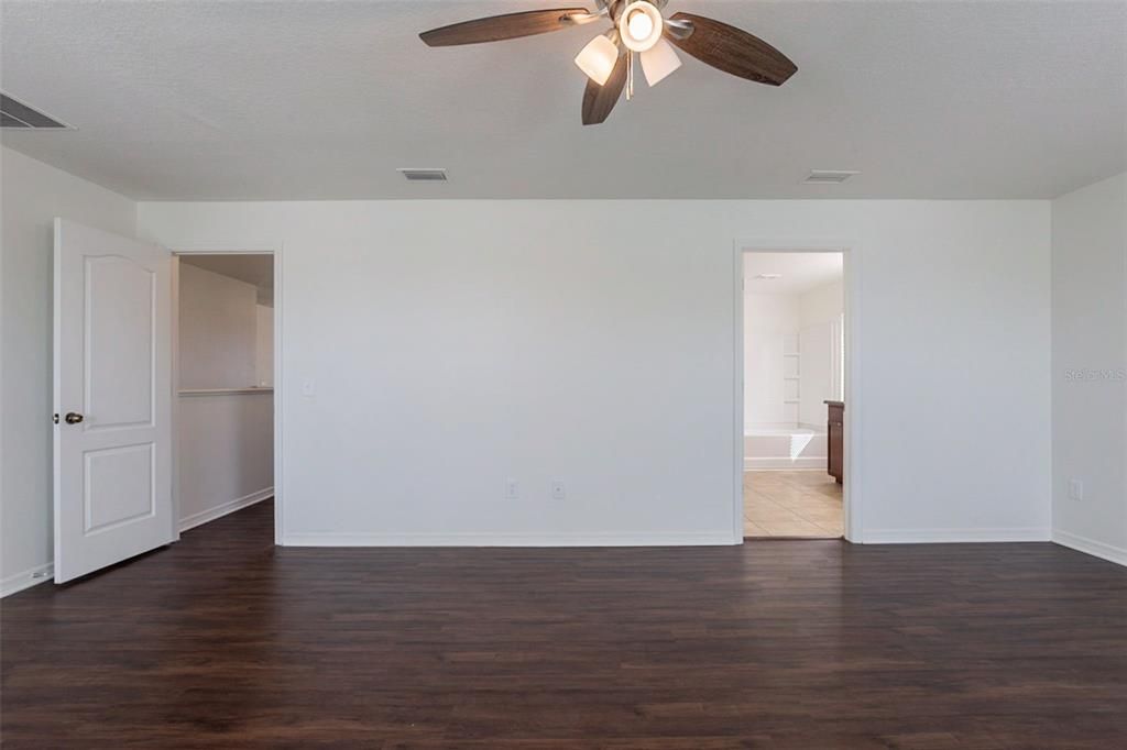 For Sale: $324,900 (4 beds, 2 baths, 2486 Square Feet)