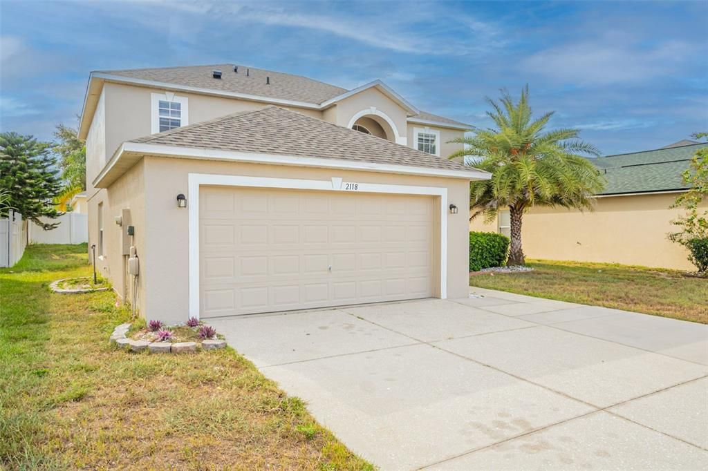 Active With Contract: $299,900 (3 beds, 2 baths, 2320 Square Feet)