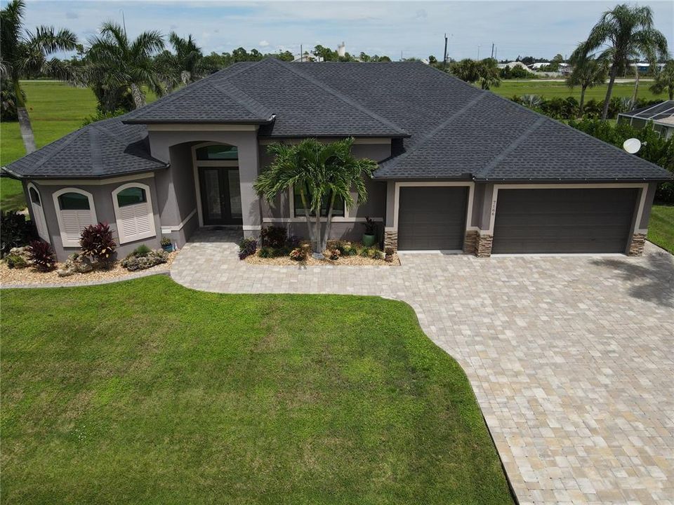 For Sale: $699,900 (4 beds, 3 baths, 2616 Square Feet)