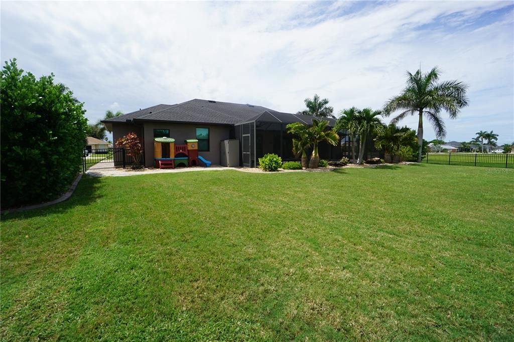 For Sale: $699,900 (4 beds, 3 baths, 2616 Square Feet)